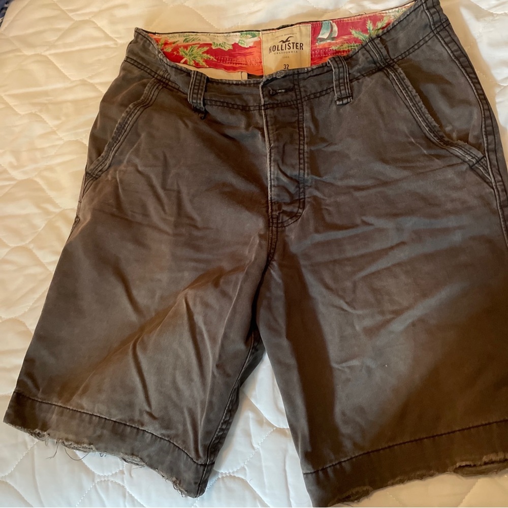 Hollister button fly short mens size 32 distressed style